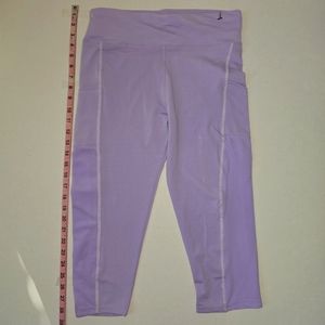 Woman's Workout Capri Leggings. Size M